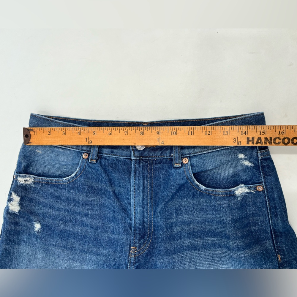 Express Super High Rise Distressed Medium Wash Raw Hem Mom Shorts Size 8 - Picture 4 of 11
